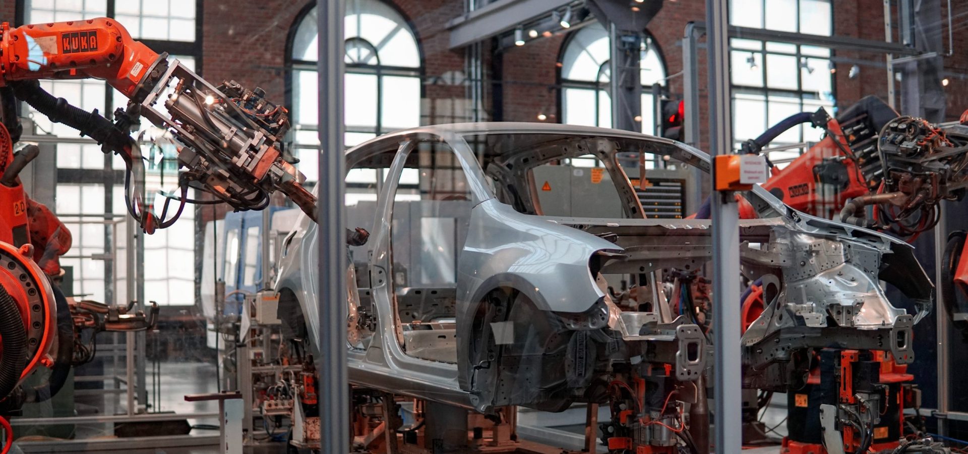 lenny-kuhne-jHZ70nRk7Ns-unsplash-scaled The production process of a car on an assembly line / Photo by the European Automotive Cluster Network (EACN)